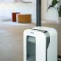 Знищувач Fellowes LX201 white, 12 аркушів, фрагменти 2х12 мм, кошик 22 літри